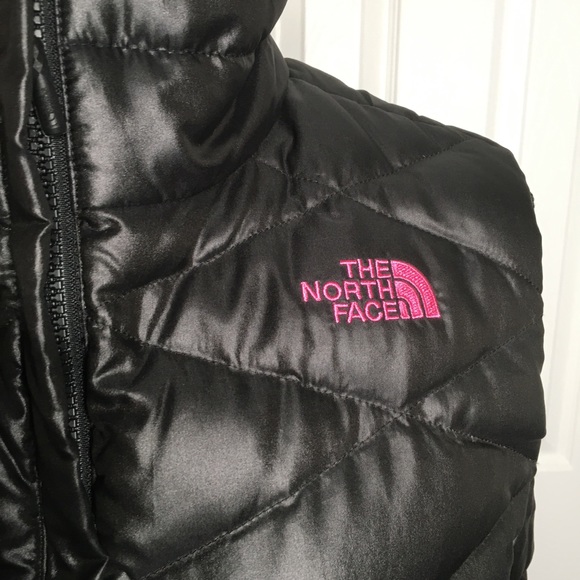 North Face Pink Ribbon Black Puffer Vest Med - Picture 3 of 7